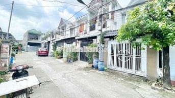 Bán căn nhà lầu trệt đẹp gần chợ dĩ an 1