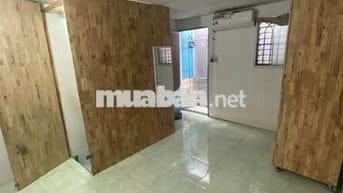 Nhà nguyên căn, 1 triệt 1 lầu, có ban công