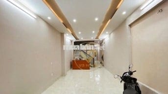 VC271. CHO THUÊ NHÀ MẶT ĐƯỜNG TÔ VŨ 4 NGỦ FULL ĐỒ