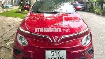Ô tô điện VinFast VF e34 màu đỏ 5 chỗ