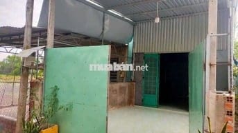 Nhà trống, cho thuê nguyên căn hoặc bán.