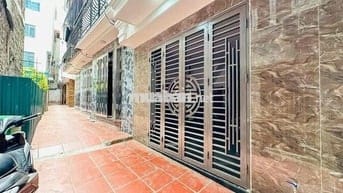 CHDV 10 PHÒNG KHÉP KÍN – FULL ĐỒ – THANG MÁY – CÁCH Ô TÔ VÀI BƯỚC