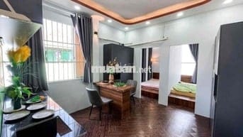 🎓 2PN Ban Công siêu sáng giữa trung tâm Q10 – Sát dải trường đại học