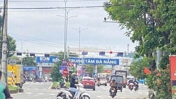 LÔ GÓC NGÃ 4 NAM TRÂN – MẶT TIỀN ĐƯỜNG LỚN 33M, ĐỐI DIỆN BẾN XE