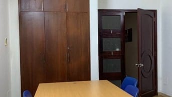 Cho thuê văn phòng lầu 2, ngay mặt tiền đường Hoa, Phú Nhuận