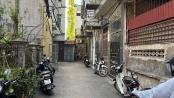 Bán nhà Võ Chí Công. 1 nhà ra ô tô, vài bước ra mặt đường. 65m- 13 tỷ