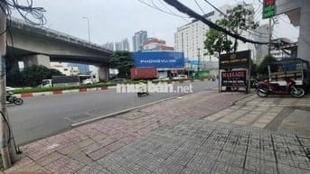 Cho thuê vĩa hè ,lề đường bán đồ mang đi trước khách sạn ngay ngã tư