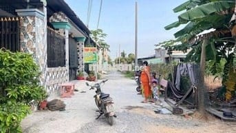 ĐẤT ĐỨC HÒA ĐÔNG – SÁT UBND XÃ