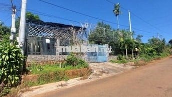 Đi định cư nước ngoài bán lỗ lô 889m2 giá 300 triệu có sẵn nhà cấp 4