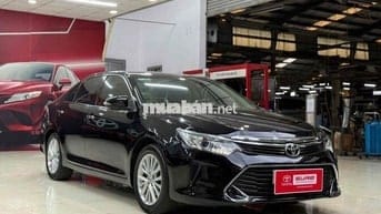 Toyota Camry 2.0E màu đen nội thất kem 2017 xe zin