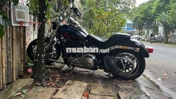 Đi nhanh xe mô tô Harley Davidsion Lowrider 2018