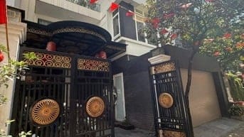 Biệt Thự Siêu Đẹp Phố Nguyễn Chánh - 135m2  - Đường To Vỉa Hè KD