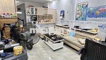 NHÀ ĐÚC 2 TẦNG – ĐƯỜNG XE HƠI 5M – SÁT AEON TÊN LỬA – CHỈ NHỈNH 4 TỶ