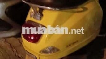 Piaggio Vespa Tay ga màu Vàng