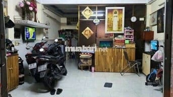 bán nhà lê quang sung F9 Q6.

📐 Diện tích đất: 4.5x9m (có hoàn công)