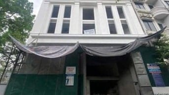 Bán nhà mặt phố Lạc Long Quân dt;180m2,  mt;11m, giá 135 tỷ 