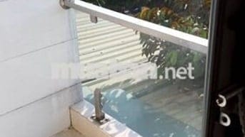 NHÀ 02 PHÒNG NGỦ,02 NHÀ TẮM,NHÀ ĐẬU XE Ô TÔ