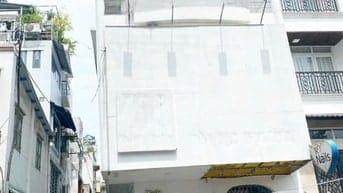 Gia đình cho thuê nhà 3 tầng - mặt tiền Nguyễn Thượng Hiền, Quận 3