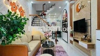 cần bán gấp căn nhà 1 trệt + 1 lầu ngay trung tâm