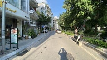 Bán nhà Lạc Long Quân, 10 tầng, có hầm, thang máy, view Hồ Tây