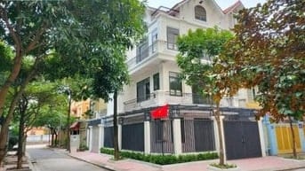 Cho thuê biệt thư vinaconex 3 trung văn130 x4T thang máy