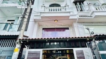 Kết cấu: trệt, lửng, 3 lầu, Gồm sân xe, phòng khách, bếp, 4 phòng ngủ,