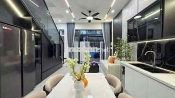 NHÀ 2.5 TẦNG  HIỆN ĐẠI ĐẸP FULL NỘI THẤT TÂY THUÊ