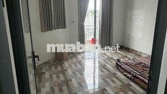 mình cần cho thuê phòng lớn có ban công wc riêng