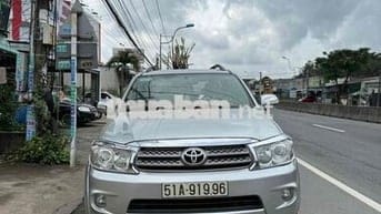 Toyota Fortuner 2009 số sàn máy dầu một cầu