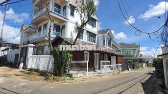 cho thuê ngôi nhà nhỏ cổ xưa, mặt tiền,đầy đủ tiện nghi