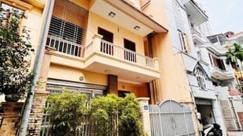 Phố Cầu Giấy – Ô Tô Tránh – 135 M2 – 4 Tầng – MT 7.2 M – Giá 43.7 Tỷ. 