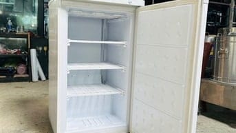 Em cần thanh lý lại Tủ đông đứng Hoà Phát HUF 300SR1 giá chỉ 2trx. 