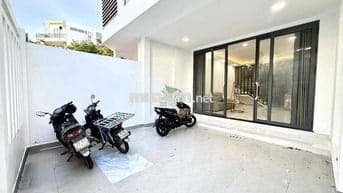 CHO THUÊ NHÀ CÓ 5 PHÒNG CĂN HỘ CÓNTHANGS MÁY FULL NỘI THẤT GẦN BIỂN