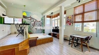 Căn hộ trung tâm ~55m2 cửa sổ trời điện nước nhà nước gần cầu Bason