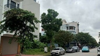 Bán nhà mặt phố Nguyễn Quyền, TP Bắc Ninh, dt 100m2 nhà 4 tầng đẹp