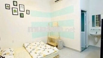 Phòn full nội thất CMT8, Q3 đối diện công viên giá 4tr