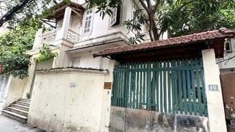 Bán Nhà Phố Nguyễn Chánh, Ô Tô Cất Trong Nhà 246M2 x 11m MT - 40 Tỷ.