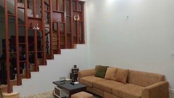 Chính chủ bán nhà Lạc Long Quân, tiện ích xung quanh đầy đủ . 