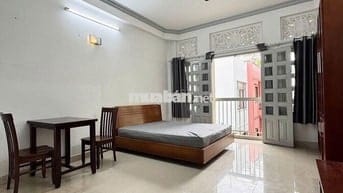🏡CĂN HỘ BAN CÔNG ĐÓN NẮNG 35M2, THANG MÁY, GẦN ĐH UEH Q10