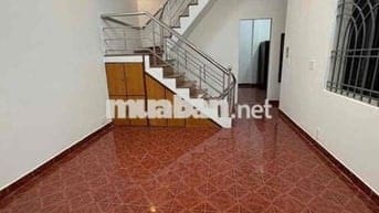 CHO THUÊ NGUYÊN CĂN NHÀ HẺM XE TẢI THÔNG,NHÀ SẠCH SẼ DỌN VÀO Ở NGAY