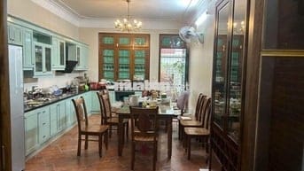 Cho thuê nhà 100m2 x  6 tầng thang máy, Phố Âu Cơ gần Lạc Long Quân