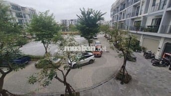 Văn phòng Shophouse 2 mặt tiền, sân đỗ ô tô trước sau.