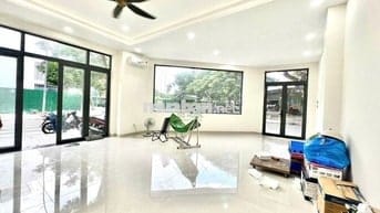 CHO THUÊ MẶT BẰNG MỚI XÂY LÔ GÓC GẦN CHUNG CƯ KHU HÀ QUANG 1