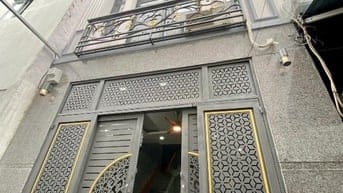 Gấp!! Nhà đẹp 50m2 nằm ngay Bến Vân Đồn, phường 1, Quận 4 - HXH 