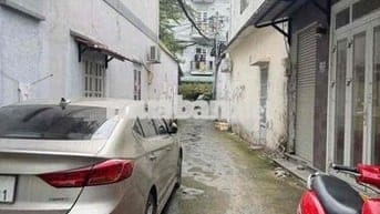 nhà sau căn mặt tiền HT45 . hẻm 4,5m xe hơi đậu cửa. khu dân cư HH