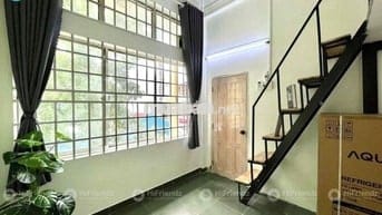 Cho thuê phòng gác có cửa sổ trời siêu bự thoáng ở được 2-3 bạn