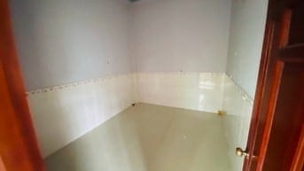 NHÀ 2 TẦNG MỚI – HẺM XE HƠI NGỦ TRONG NHÀ – LONG TRƯỜNG