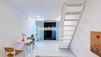 2 PHÒNG NGỦ, 2 BAN CÔNG MỚI XÂY + 1 TRỆT 1 LẦU Q4. NHÀ NGUYÊN CĂN