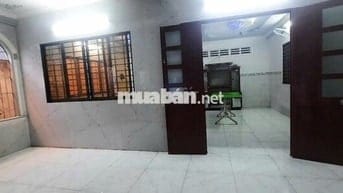 Nhà rộng rãi ngay trung tâm thành phố (cho thuê hoặc bán)