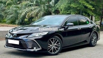 Bán Toyota Camry 2022, bản 2.5Q màu đen